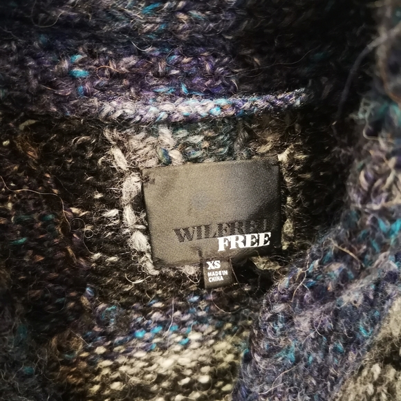 Wilfred Free Sweater/Cardigan - Picture 2 of 5